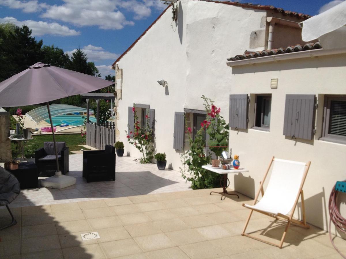 Studio Avec Piscine Privee Jardin Clos Et Wifi A Saint Jean D'Angely المظهر الخارجي الصورة