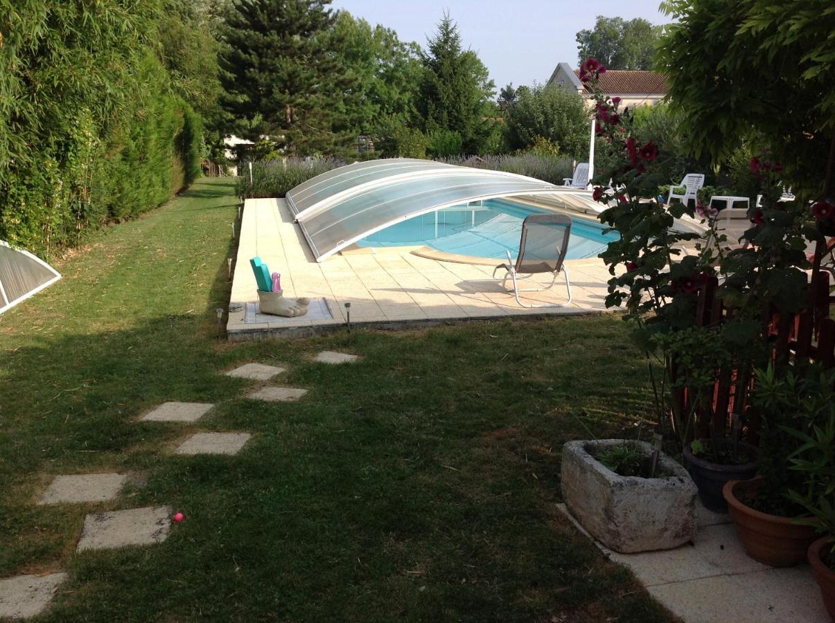 Studio Avec Piscine Privee Jardin Clos Et Wifi A Saint Jean D'Angely المظهر الخارجي الصورة