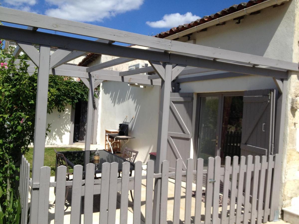 Studio Avec Piscine Privee Jardin Clos Et Wifi A Saint Jean D'Angely المظهر الخارجي الصورة
